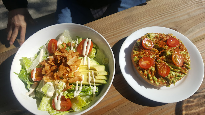 Love Food Central Cafe